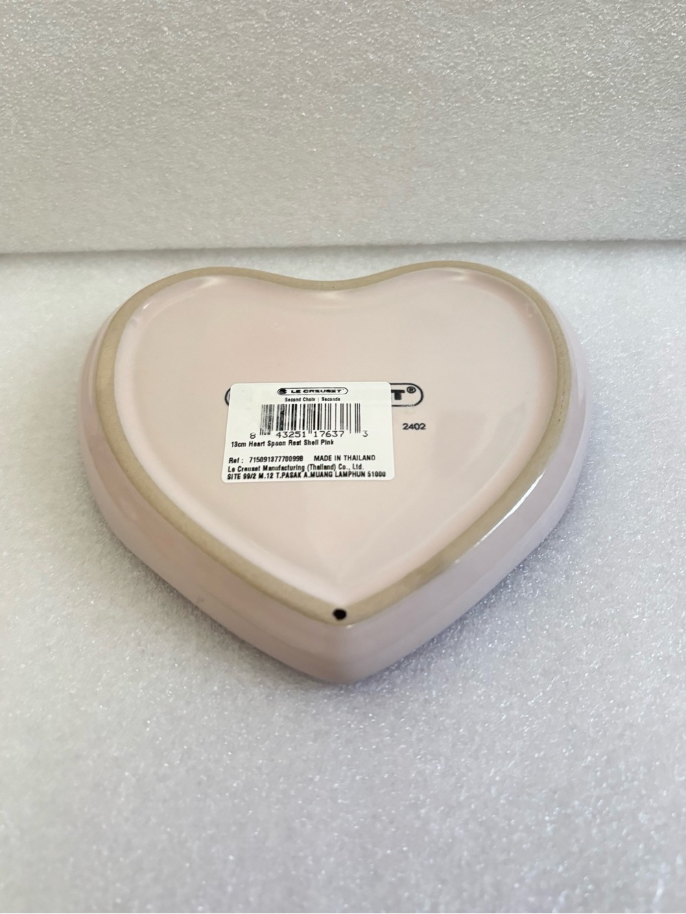 Le Creuset Pink Heart-Shaped, Spoon Rest. - Picture 5 of 6